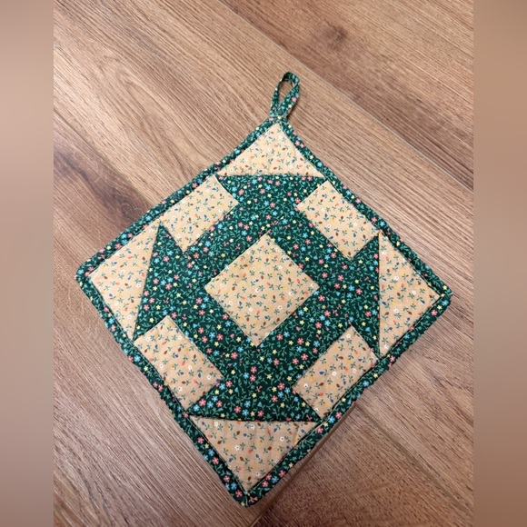Other - Floral Patchwork Quilted Pot Holder